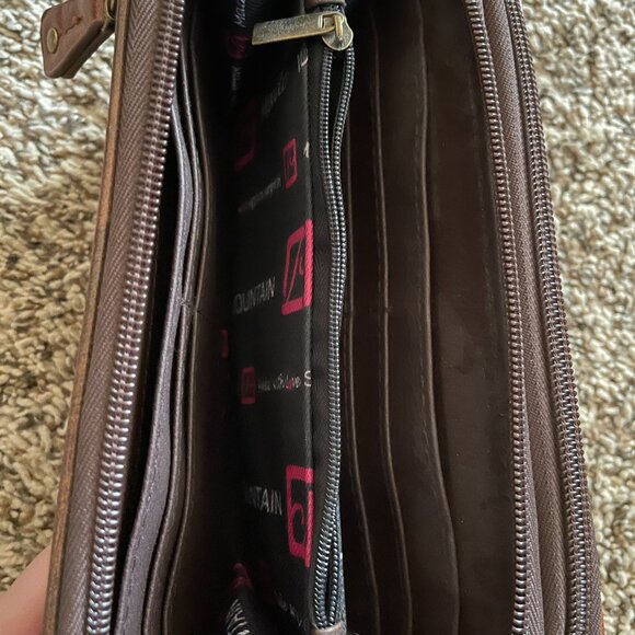 Stone Mountain Genuine Leather Brown Wallet - Picture 6 of 8